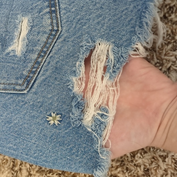 American Eagle bue floral embroidered high rise denim cut off mom shorts - Picture 8 of 11